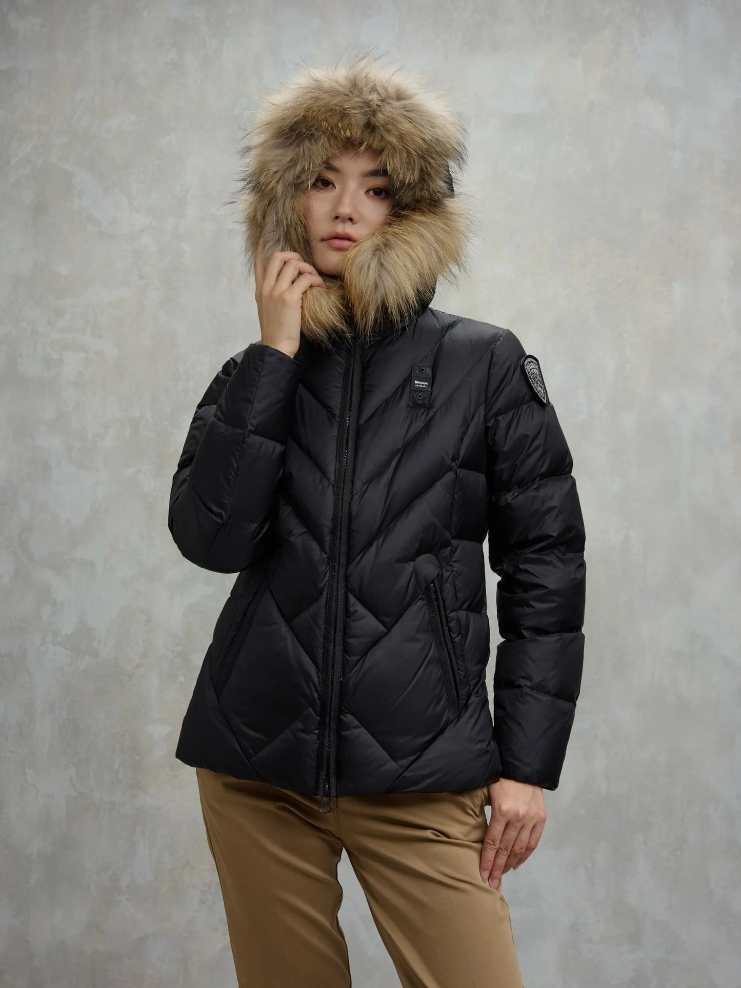 Blauer giubbino donna a linee geometriche Alicia
25WBLDC03097-006047 999EI