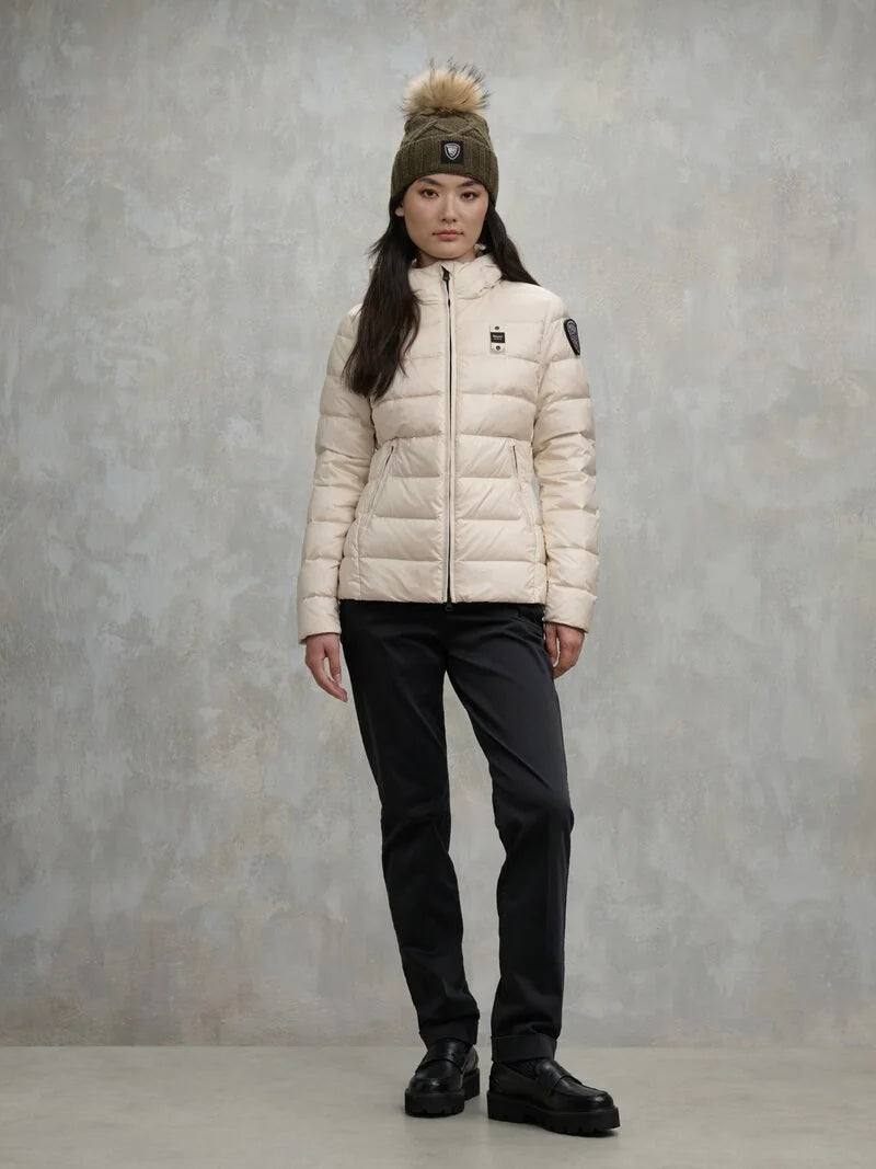 Blauer Piumino donna Charme sfiancato in nylon lucido con cappuccio fisso