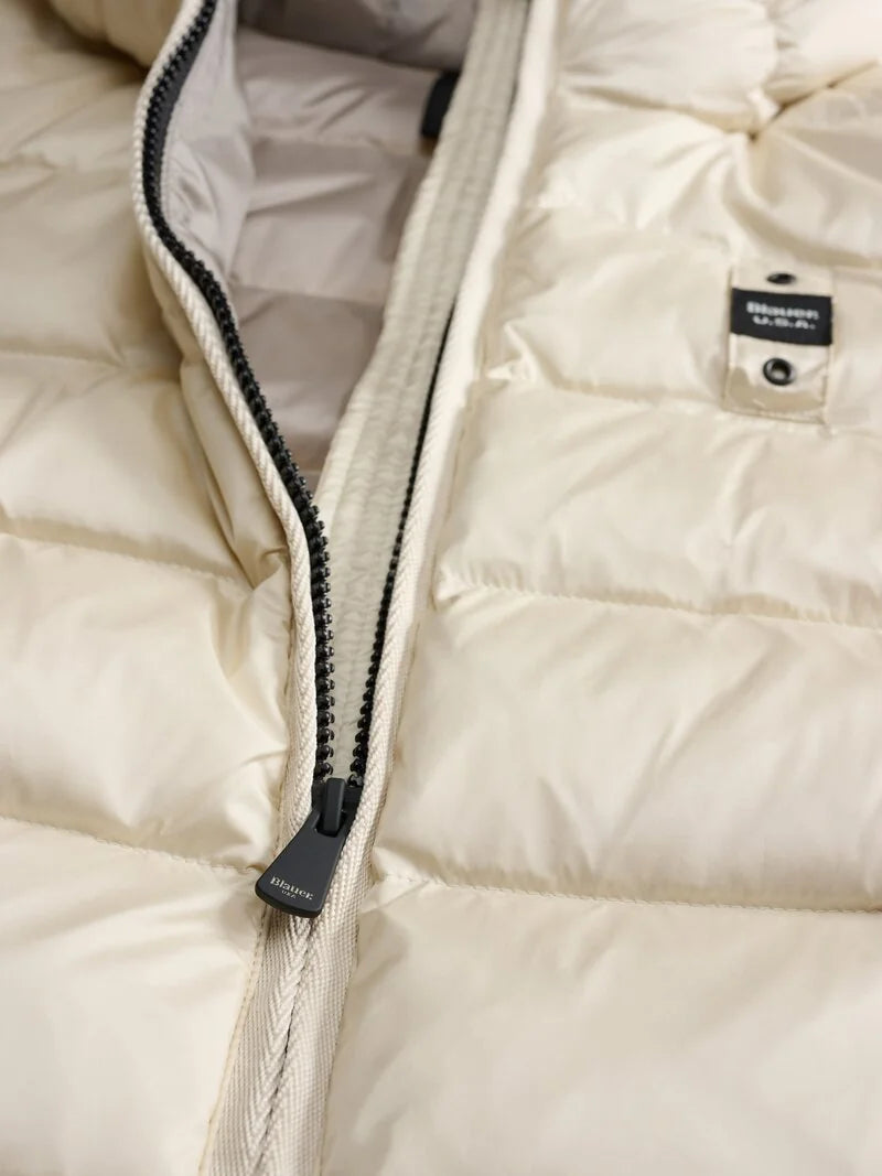 Blauer Piumino donna Charme sfiancato in nylon lucido con cappuccio fisso