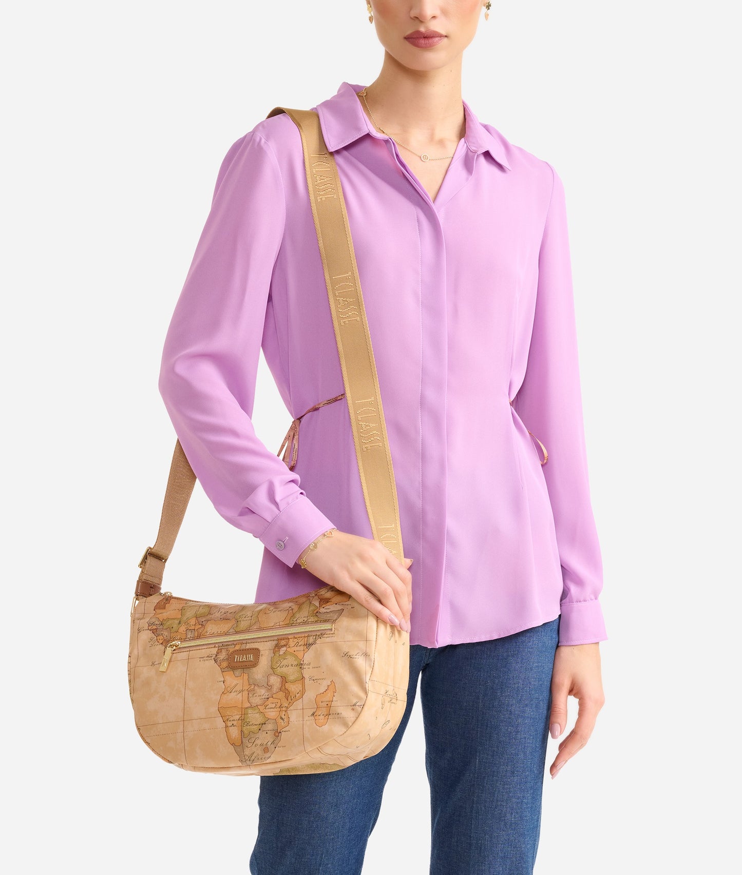 Borsa tracolla 1ª Classe indossata look casual