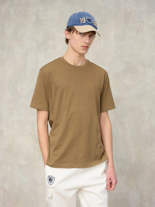 T-shirt Uomo Blauer Eutaw 26SBLUH02302 con logo scudo – Nocciola