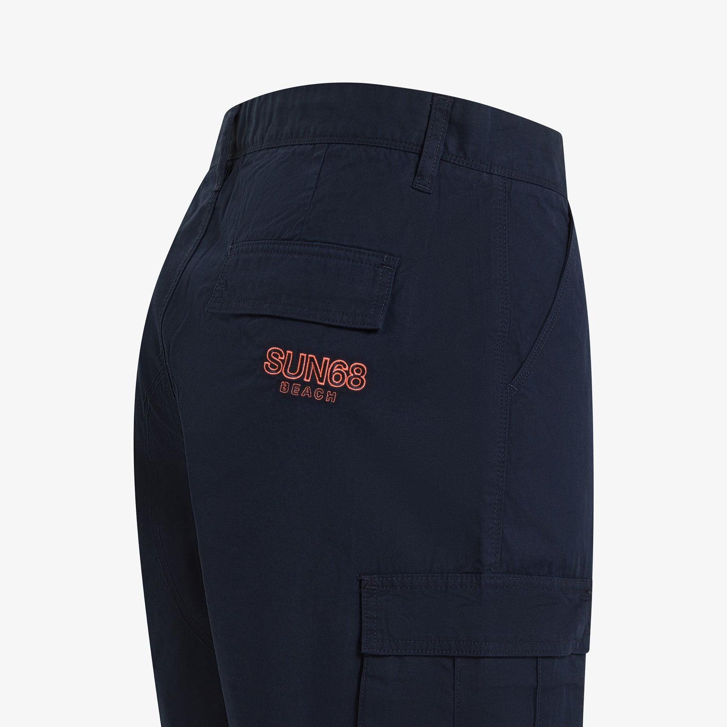 dettaglio bermuda cargo sun68 logo fluo