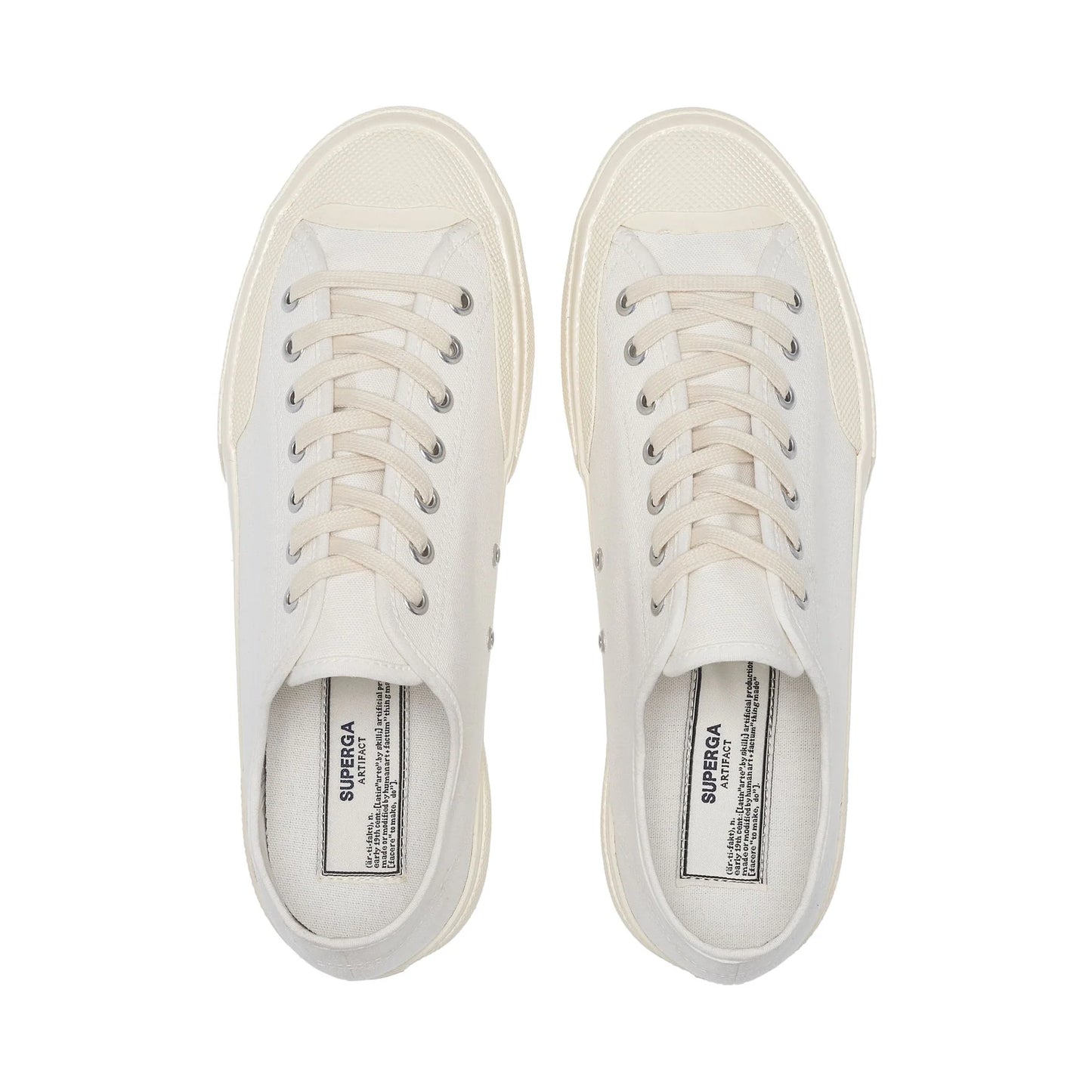 Vista dall’alto sneaker Superga low top bianca