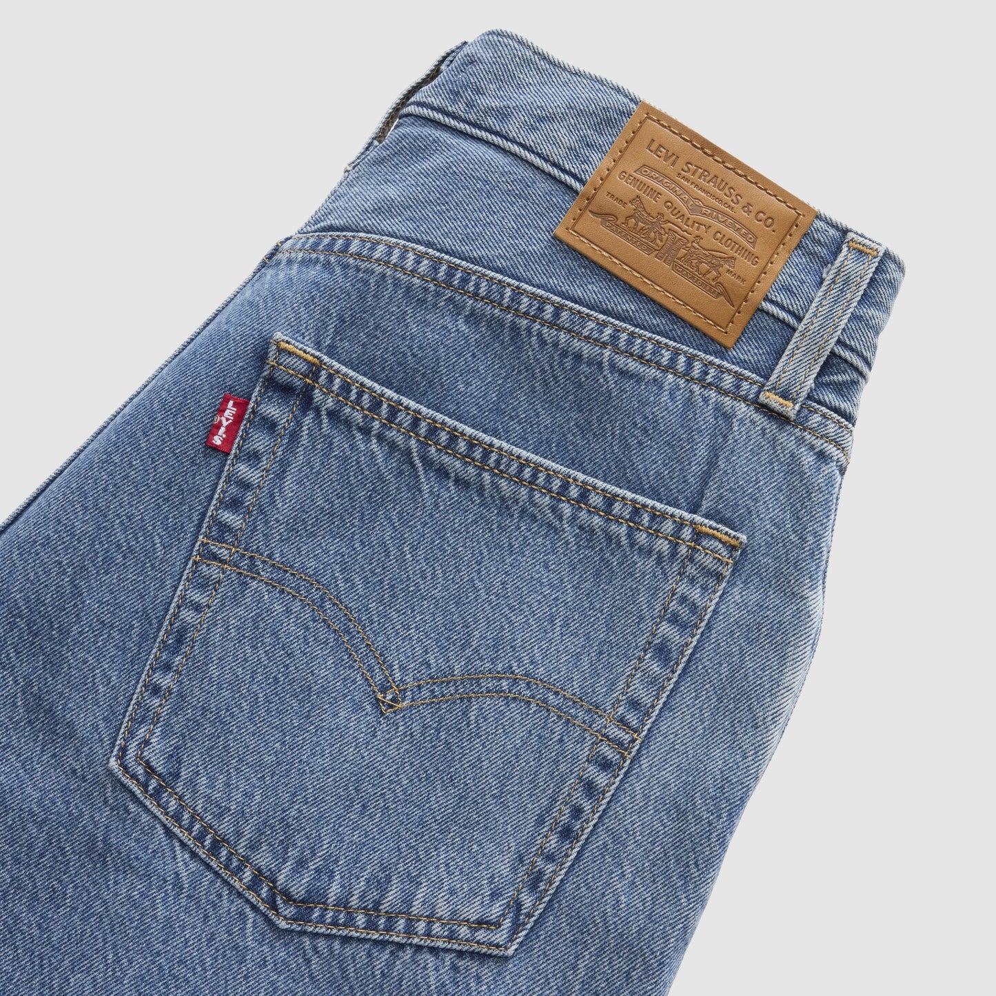 Dettaglio tasche denim leggero Levi’s Baggy Dad