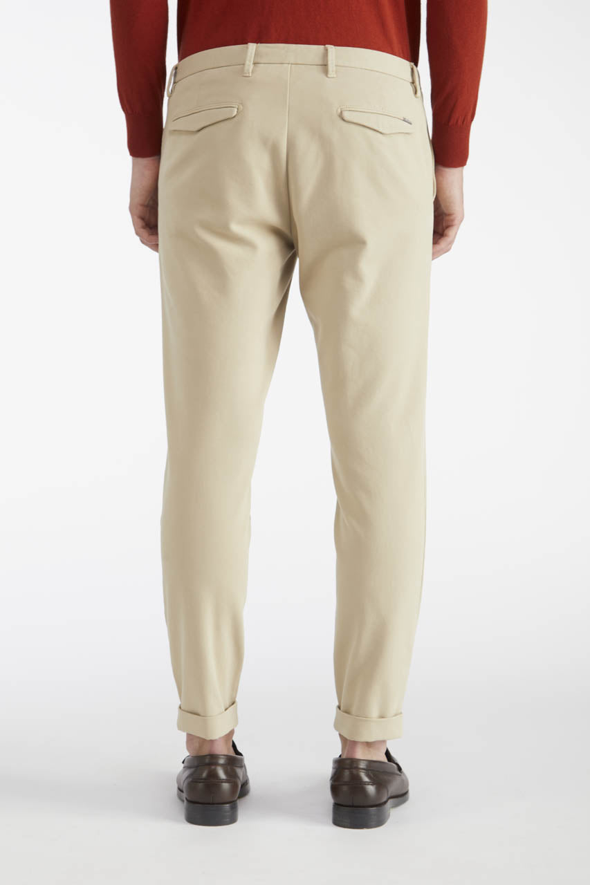 At.p.co Pantalone uomo Sasa chino slim fit in cotone stretch ecru con risvolto