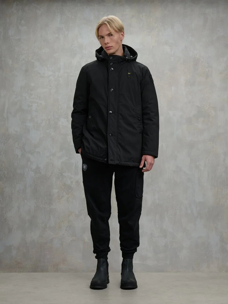 Parka uomo Blauer Chester in neoprene liscio idrorepellente con cappuccio removibile indossato
