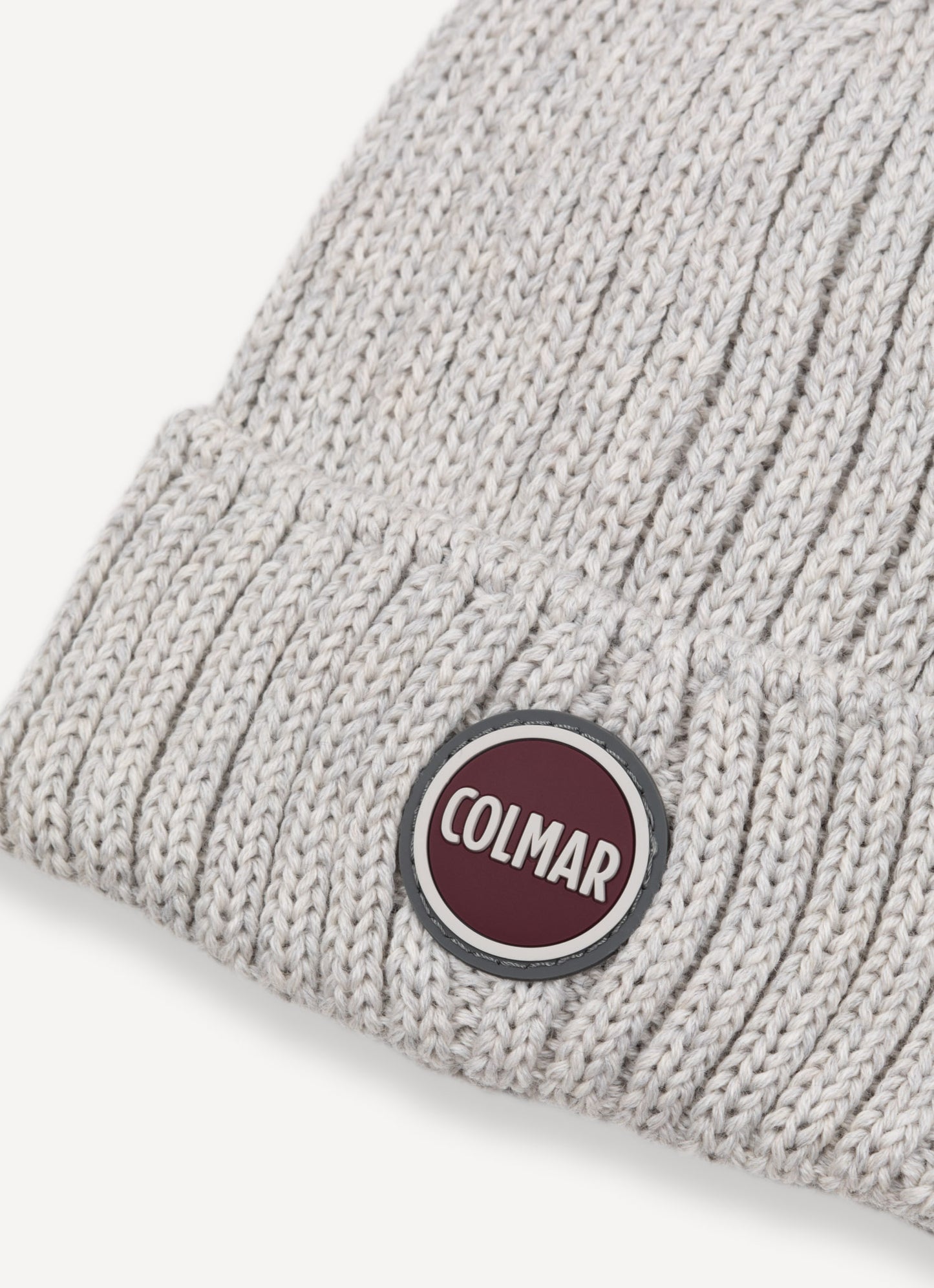 Cappello unisex Colmar grigio in lana a coste con risvolto e logo frontale dettaglio