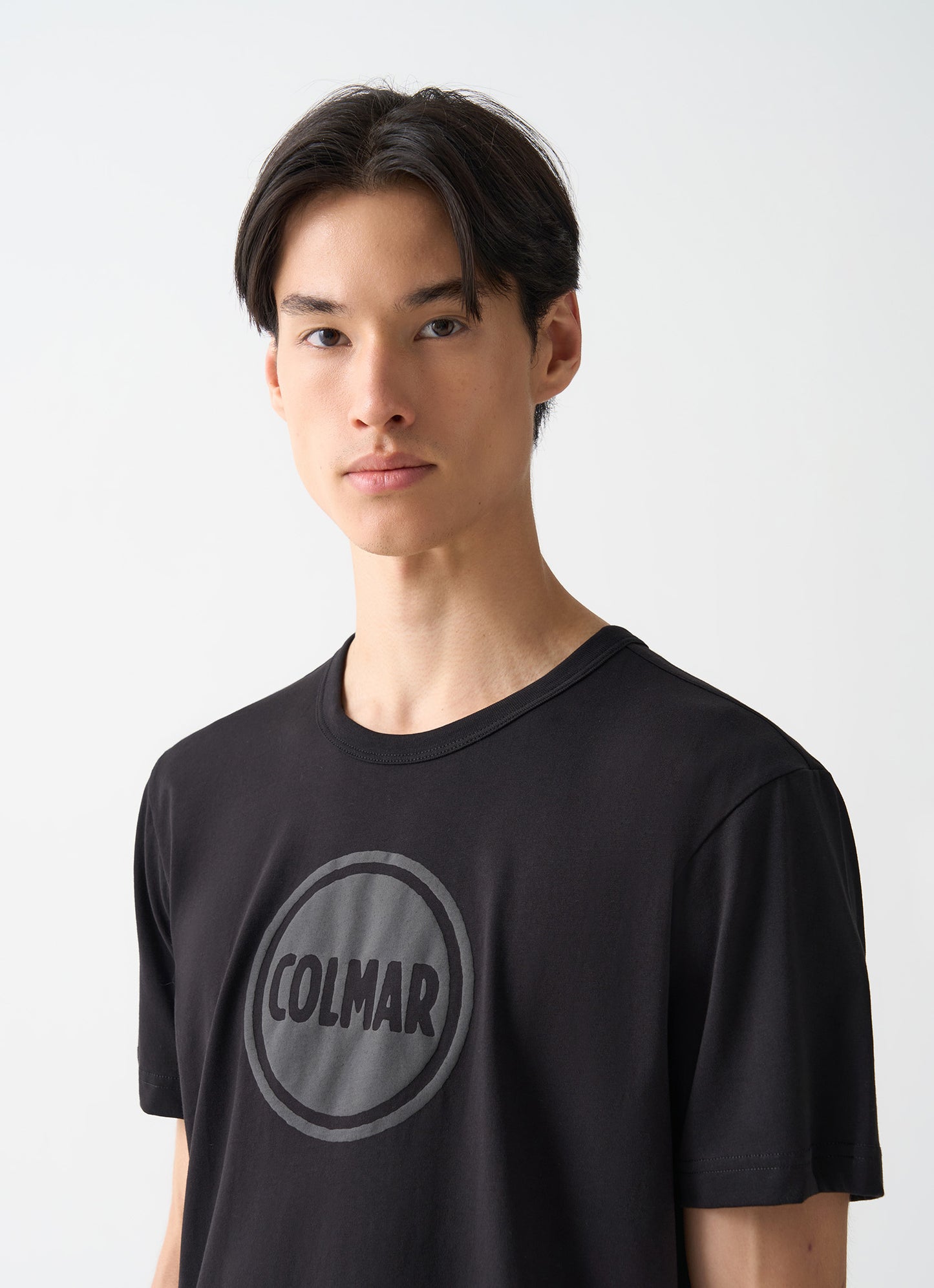 T-shirt uomo Colmar girocollo in cotone nero con logo tono su tono vista fronte