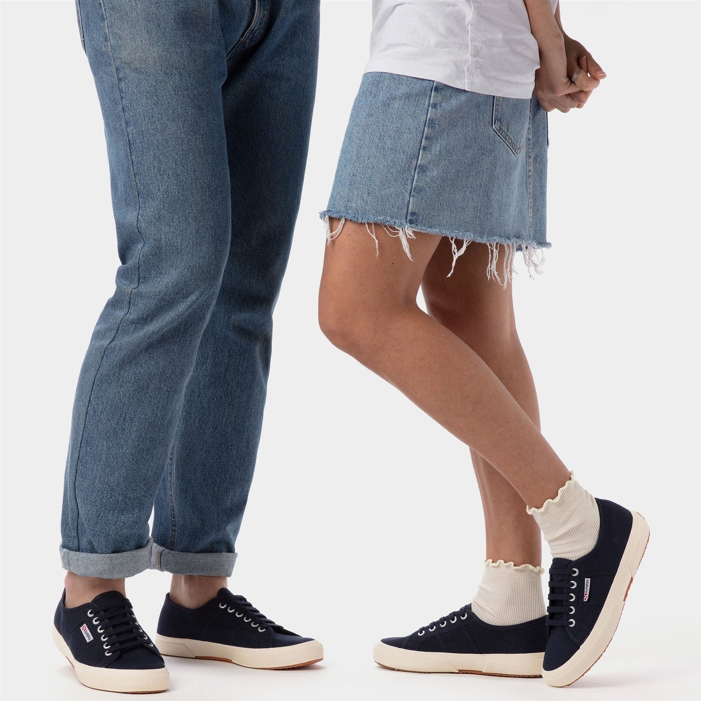 Superga 2750 sneaker donna vegan in tela di cotone traspirante con suola in gomma naturale indossate