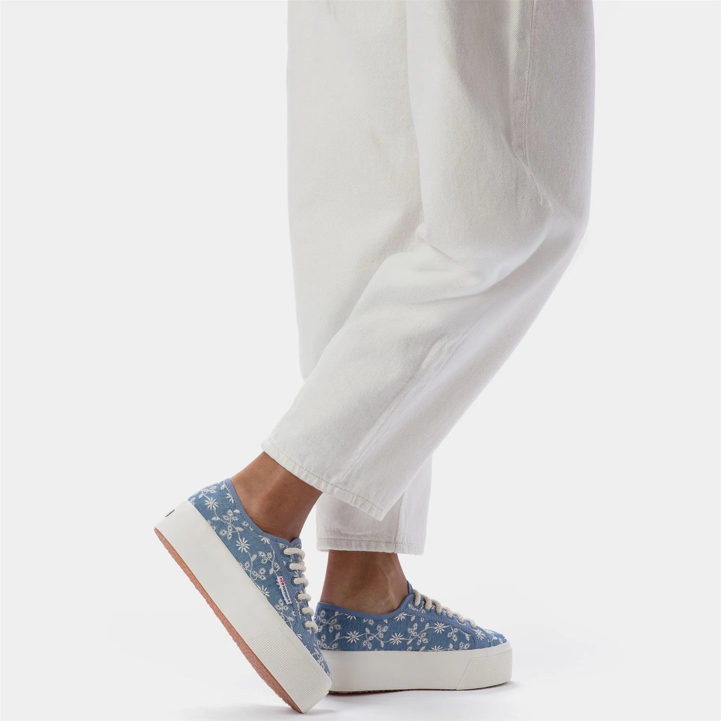 Sneaker Superga 2790 platform sangallo indossata vista laterale destra