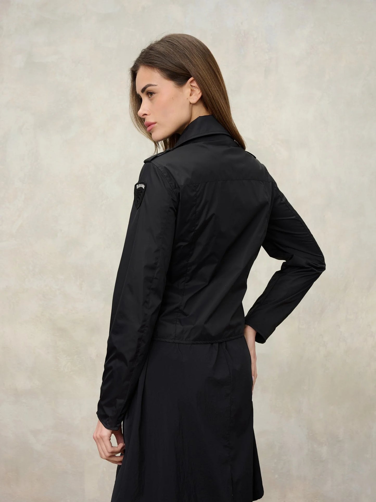 blauer chiodo donna nero vista laterale