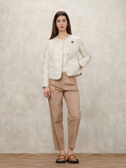 blauer piumino leggero donna bianco indossato