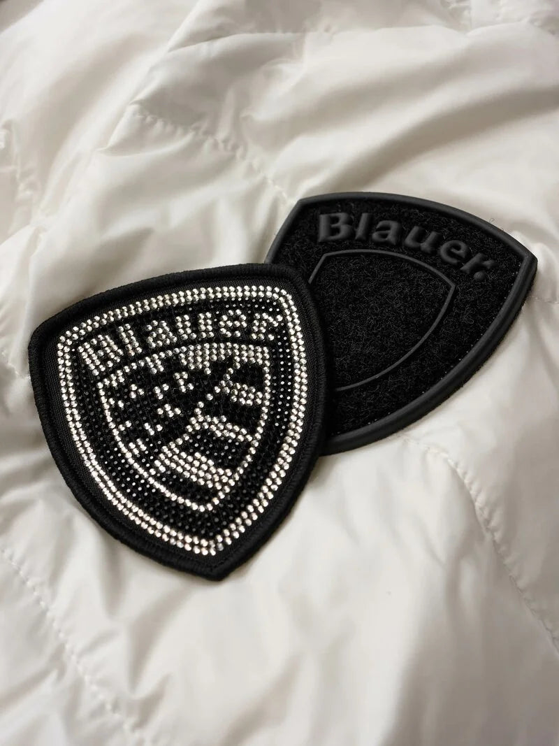 dettaglio patch blauer donna