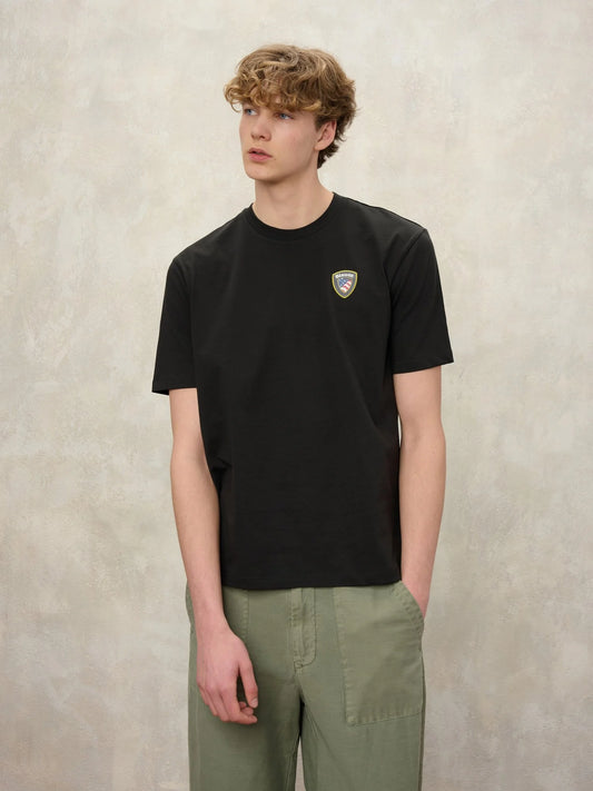 t-shirt Blauer uomo nera con logo scudo vista frontale