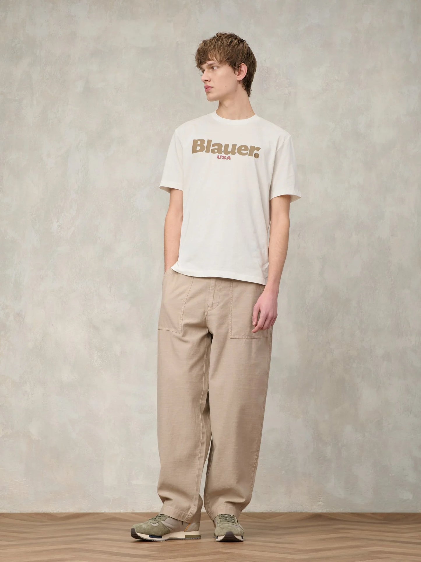 T-shirt Uomo Blauer Ernst 26SBLUH02299 con logo frontale – Bianco Neve