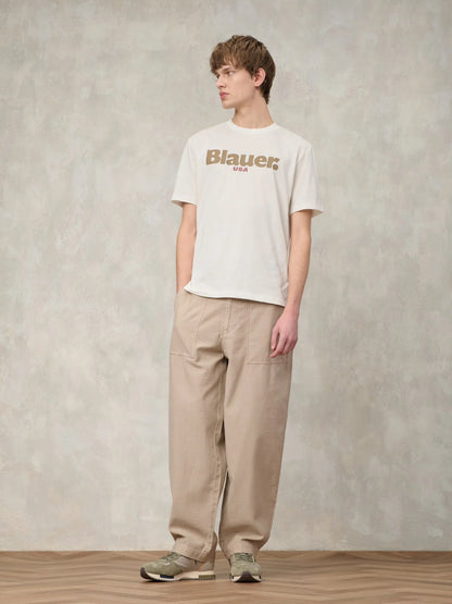 T-shirt Uomo Blauer Ernst 26SBLUH02299 con logo frontale – Bianco Neve