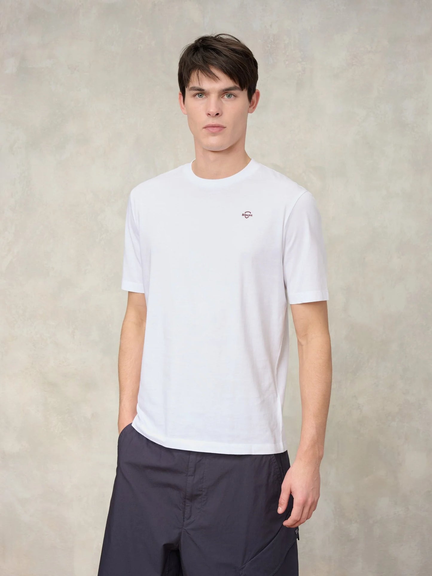T-shirt Uomo Blauer Errol 26SBLUH02300 con logo minimal – Bianco
