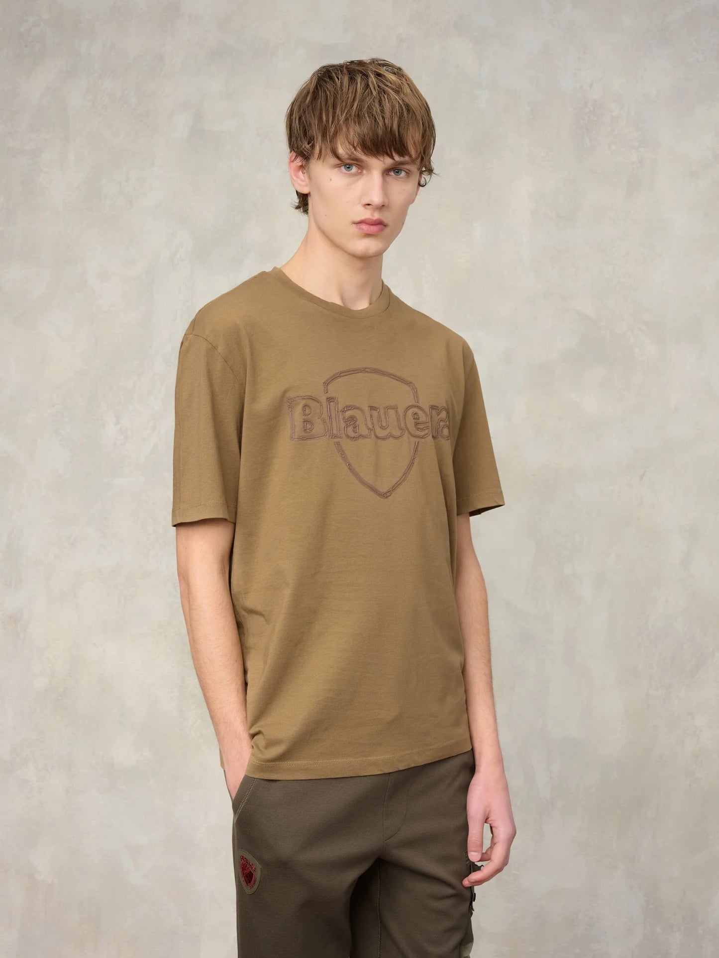 T-shirt Uomo Blauer Montfern 26SBLUH02301 logo gommato – Nocciola