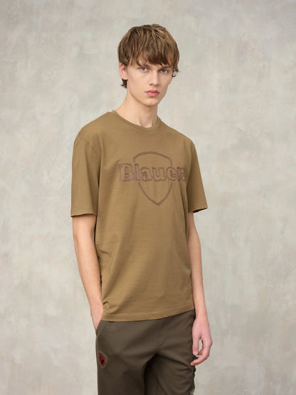 T-shirt Uomo Blauer Montfern 26SBLUH02301 logo gommato – Nocciola