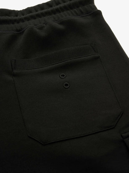 Dettaglio tasca a soffietto con logo Blauer