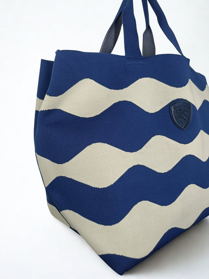 Dettaglio texture onde borsa shopper Blauer