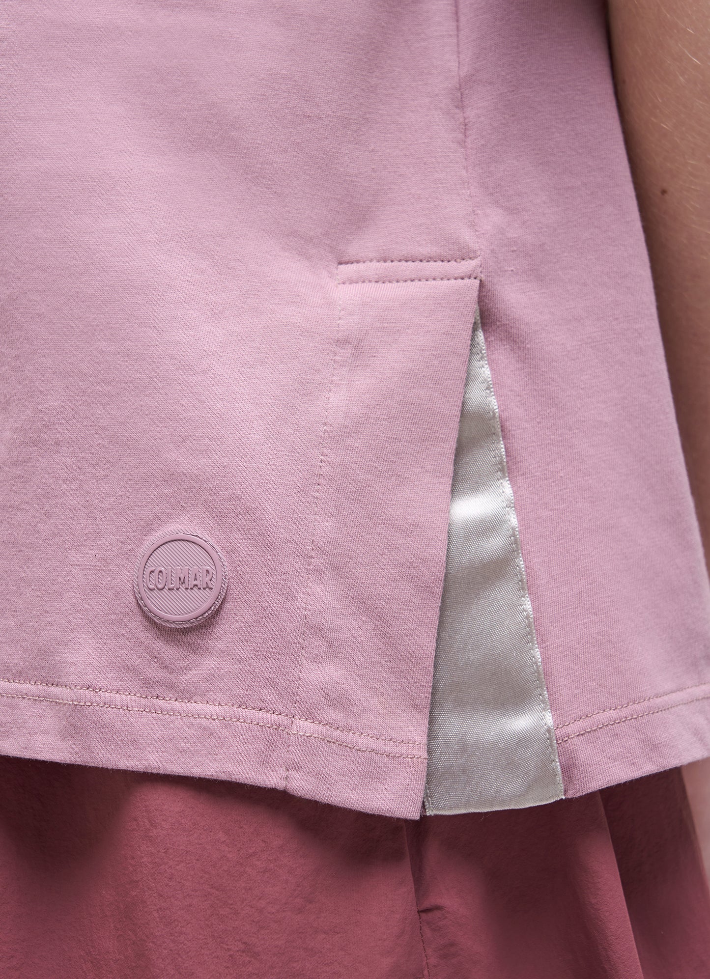 dettaglio spacchetti laterali con nastro raso