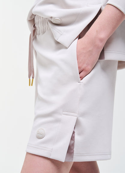 dettaglio logo Colmar Originals su shorts donna