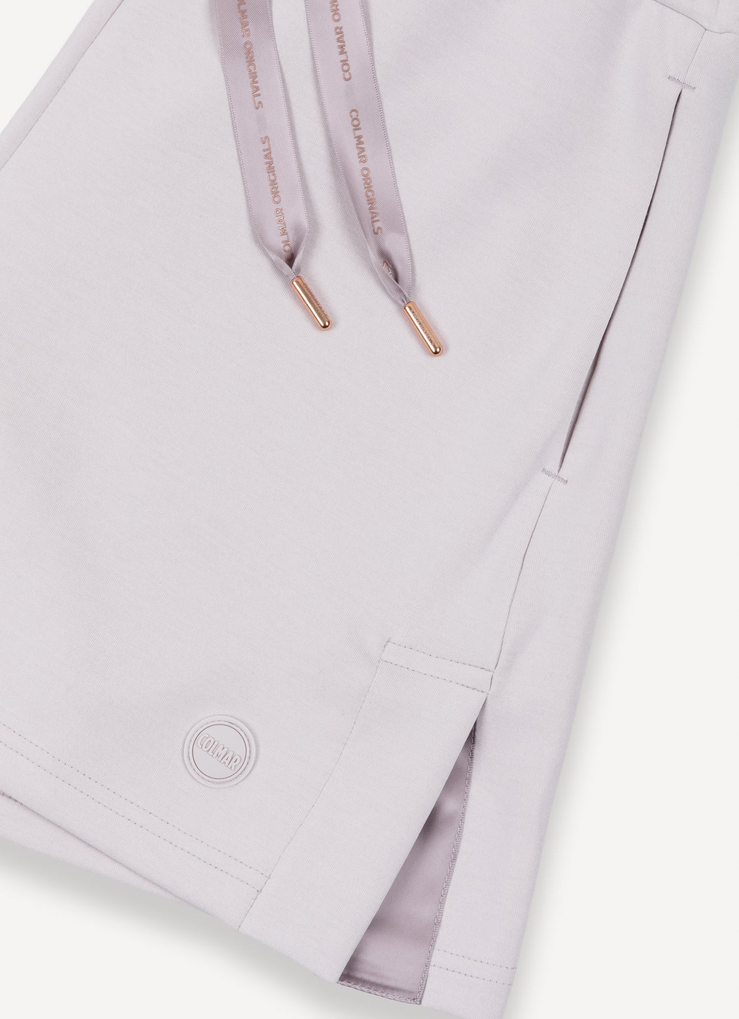 dettaglio logo Colmar Originals su shorts donna