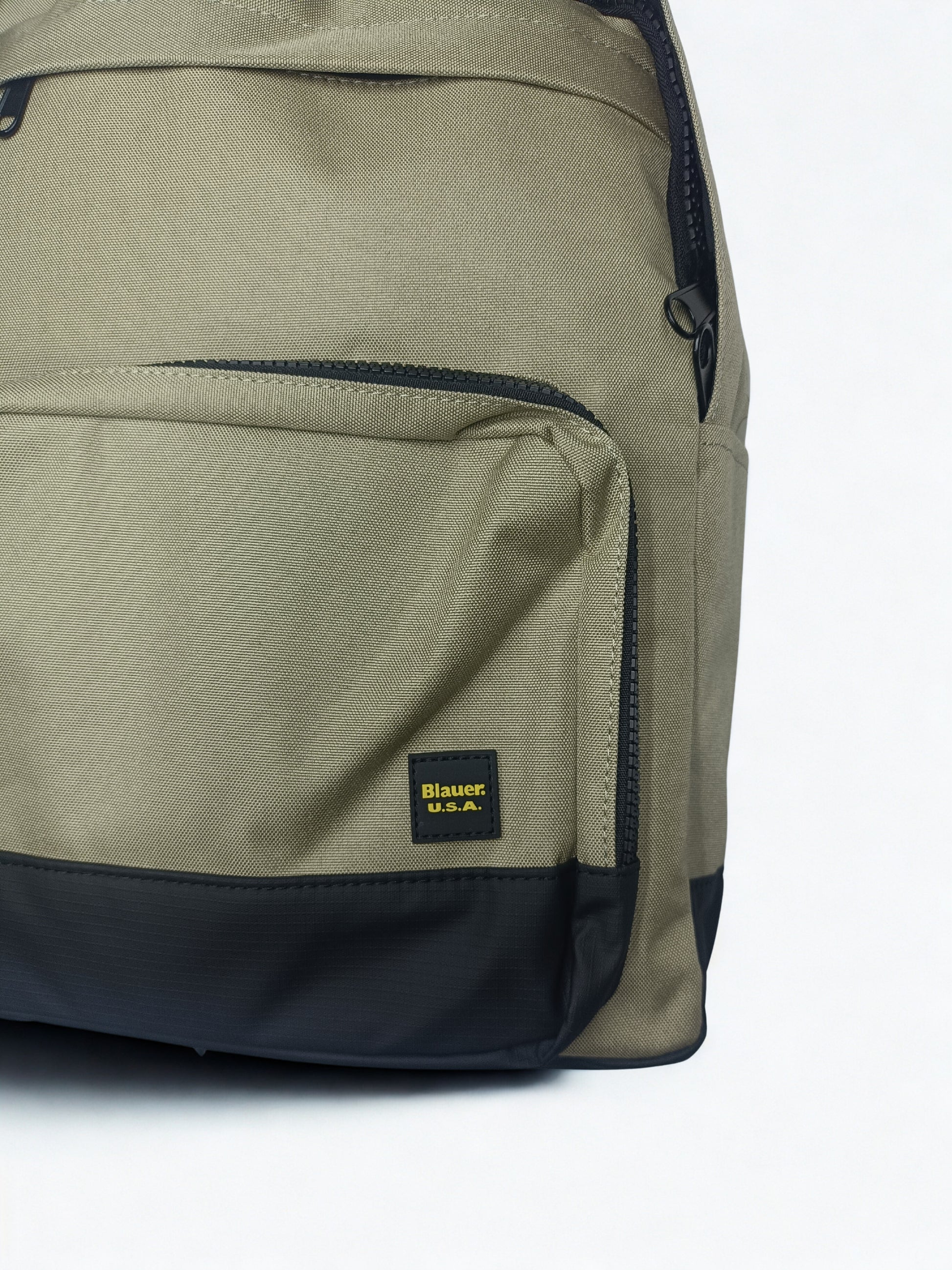 dettaglio tessuto cordura su zaino Blauer