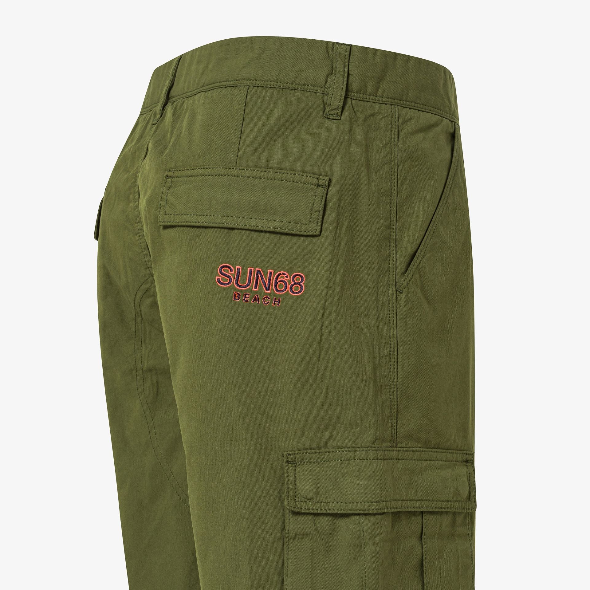 dettaglio bermuda cargo sun68 logo fluo