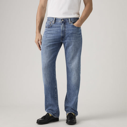 levis jeans uomo 555 relaxed straight blu indossati vista frontale