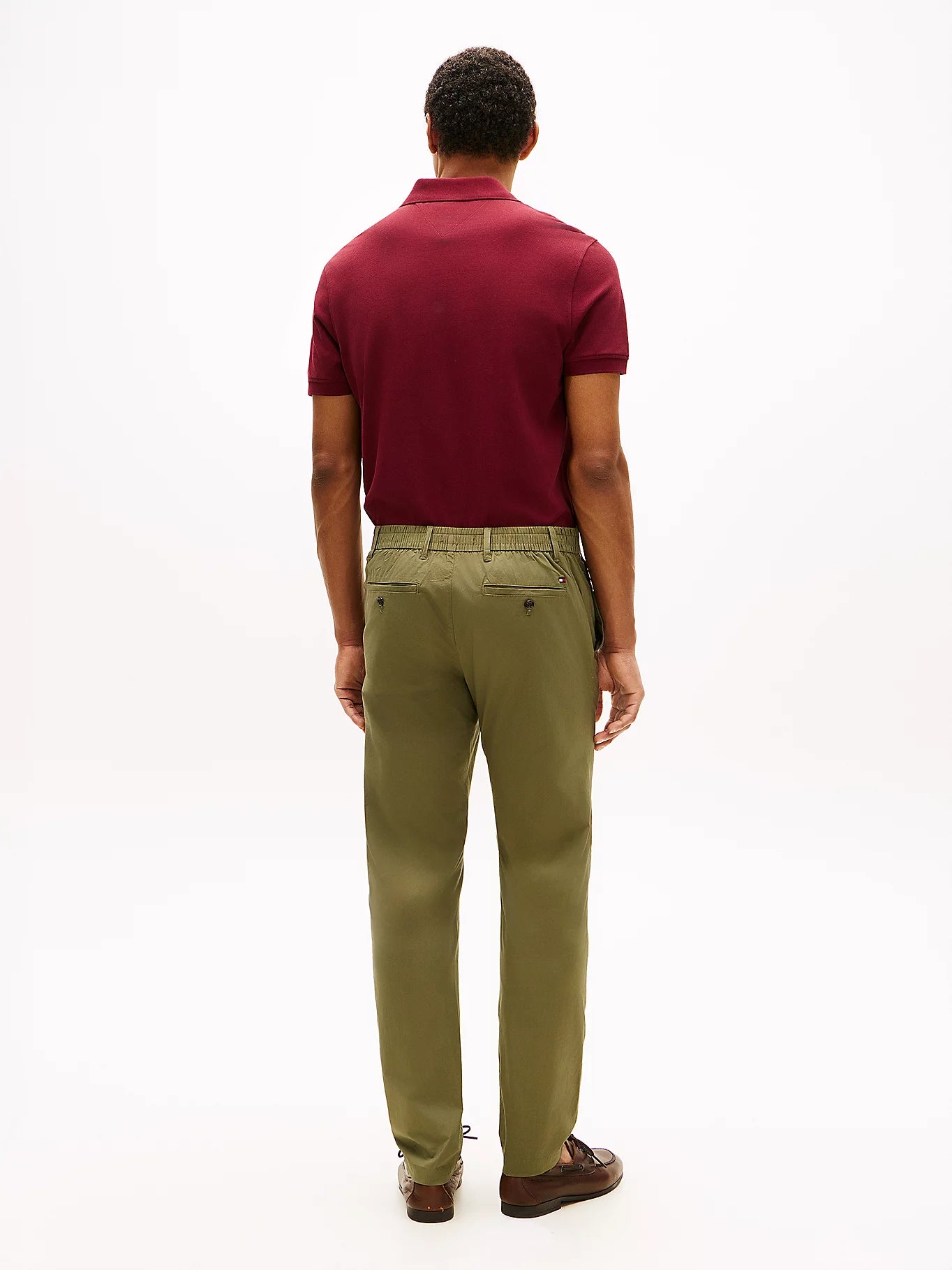 dettaglio tasche posteriori pantaloni Tommy Hilfiger logo ricamato
