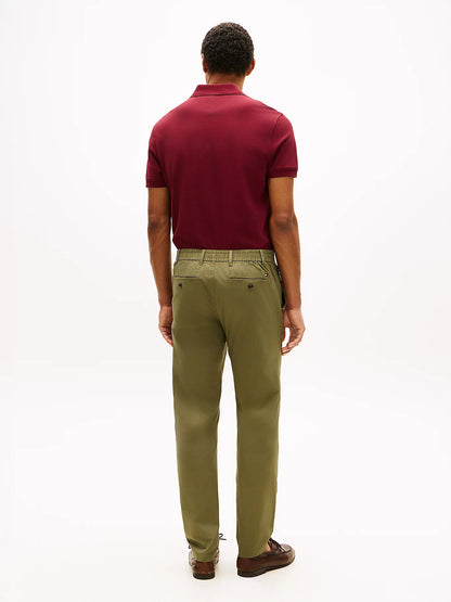 dettaglio tasche posteriori pantaloni Tommy Hilfiger logo ricamato