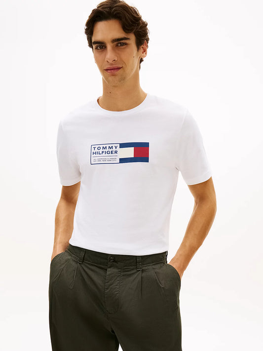t shirt uomo Tommy Hilfiger bianca con logo NYC frontale