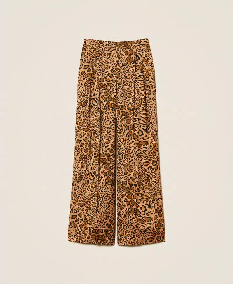 Pantaloni Twinset donna in jacquard fantasia cashmere e stampa animalier, linea ampia con pieghe frontali e logo Oval T fronte