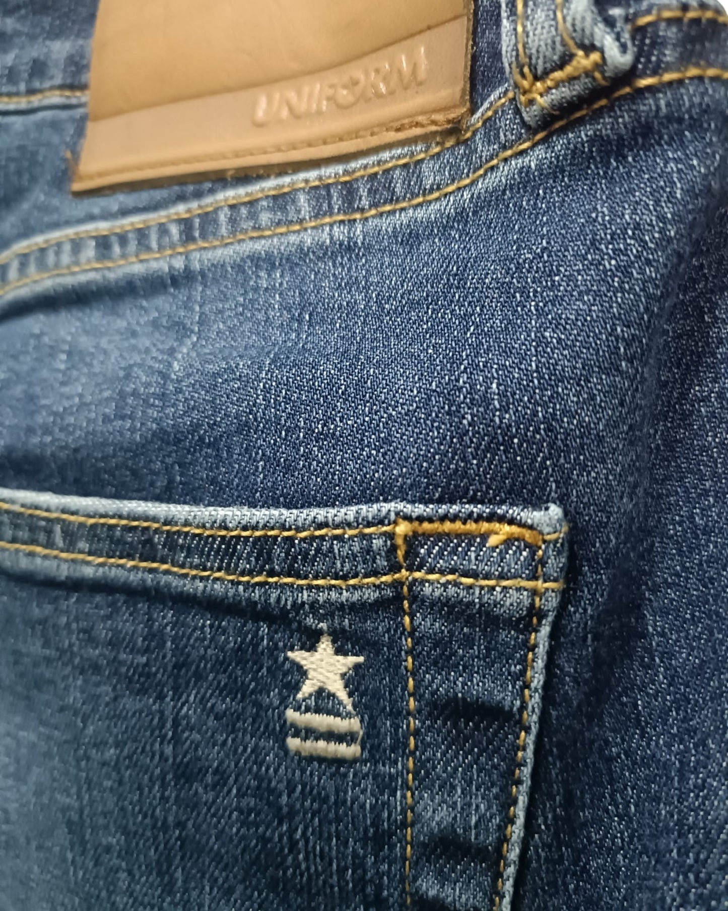 Dettaglio tasca posteriore blue denim Uniform Sunny