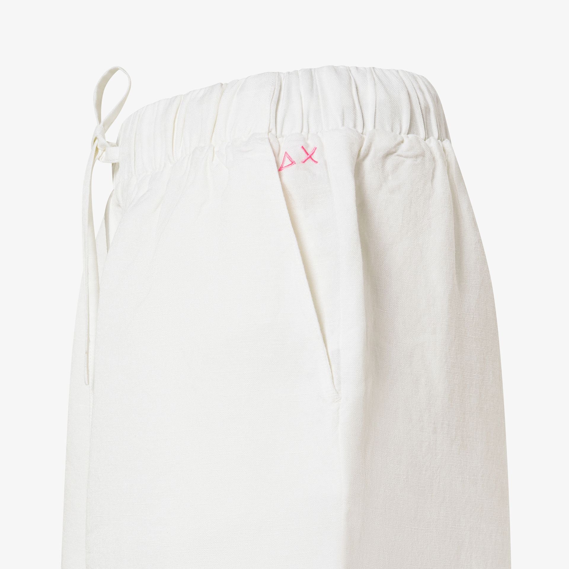 dettaglio ricamo fluo shorts sun68