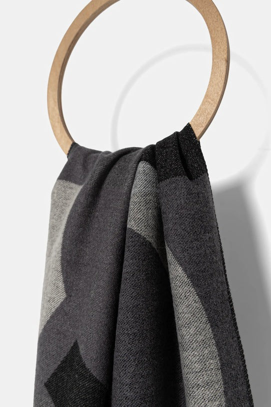 Sciarpa Twinset da donna in tessuto fantasia 85x180 cm, utilizzabile come stola o scialle dettaglio