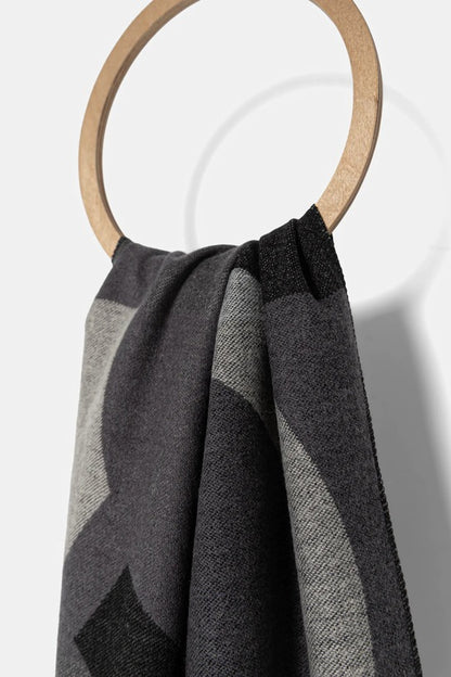 Sciarpa Twinset da donna in tessuto fantasia 85x180 cm, utilizzabile come stola o scialle dettaglio