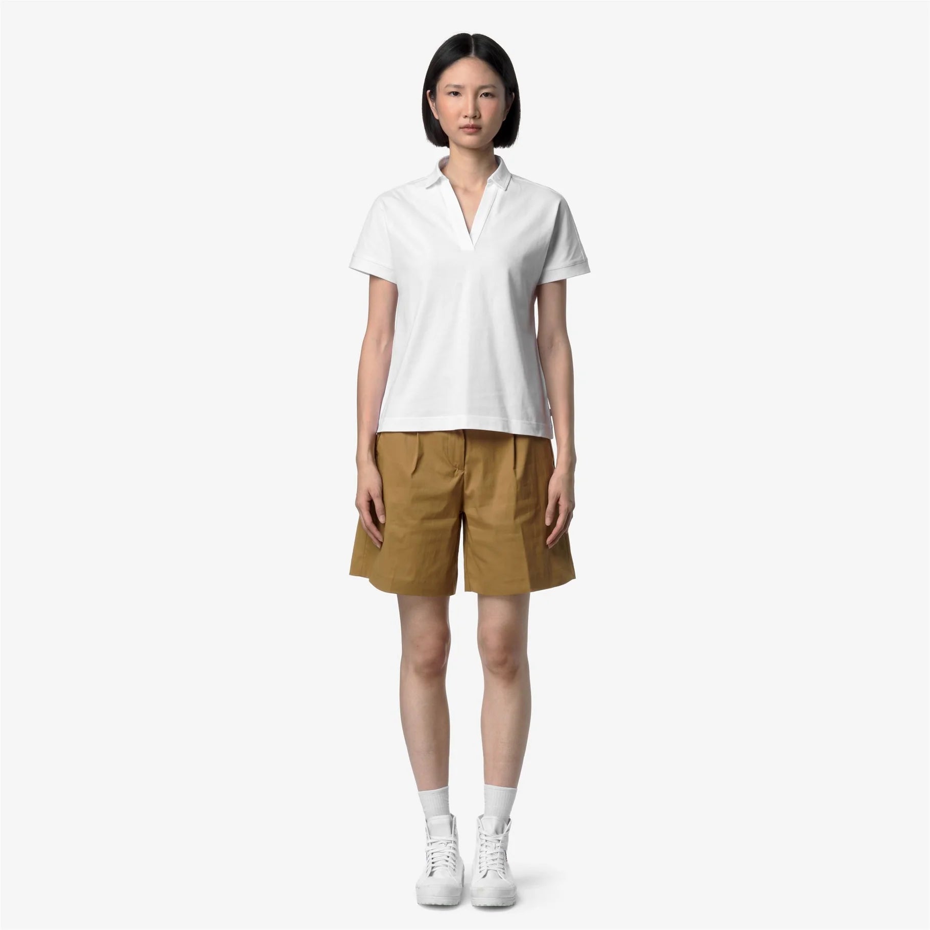 k-way polo donna iselie bianca vista posteriore indossata