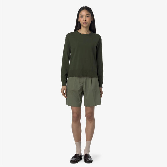 Pantaloncini K-Way stretch indossati look casual