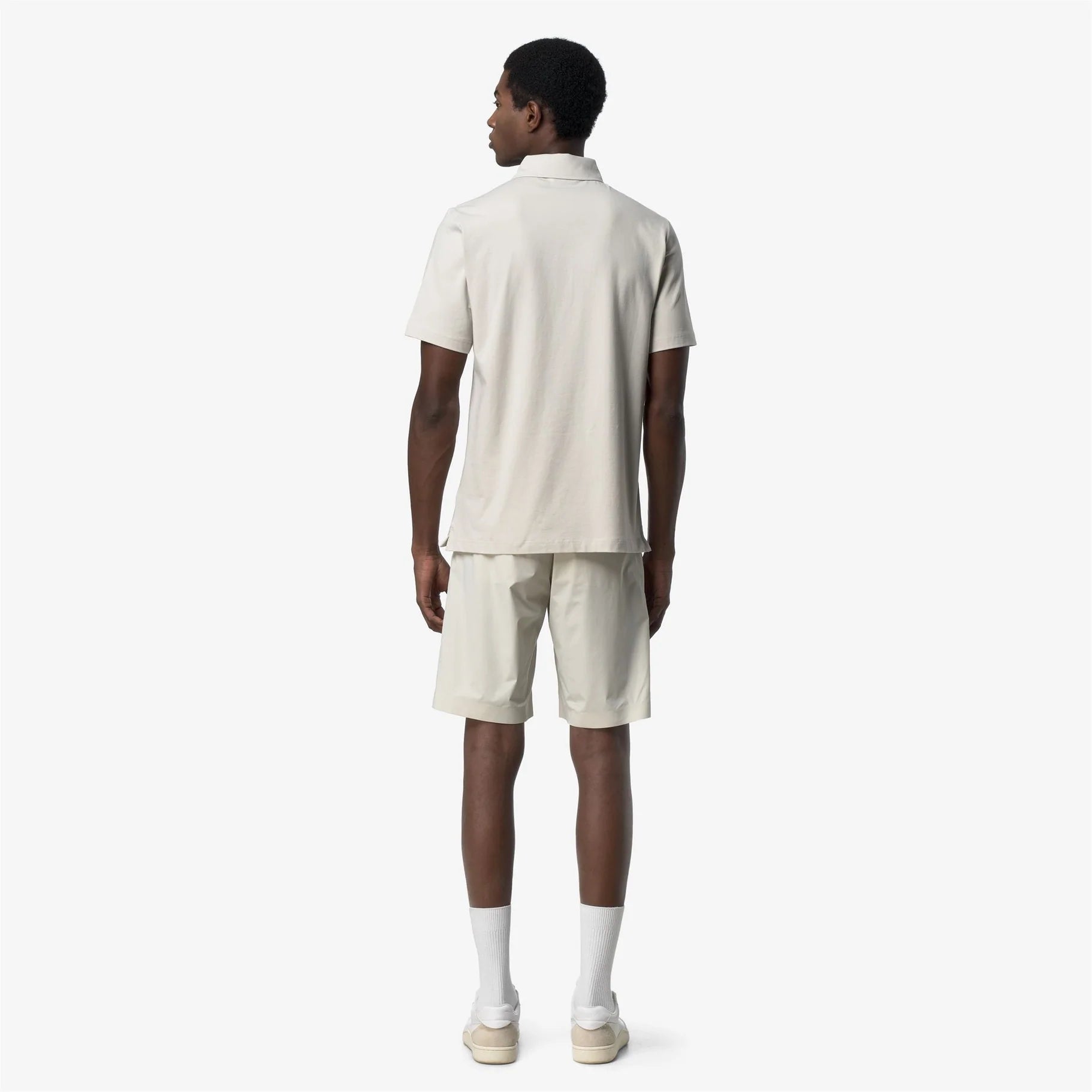 Polo casual elegante uomo colore beige
retro