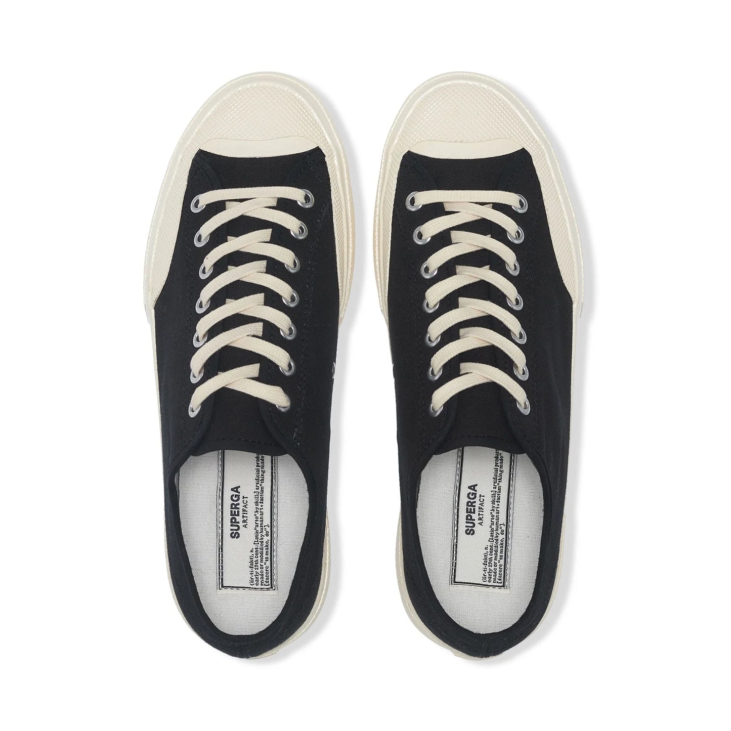 Vista dall’alto sneaker Superga low top nera