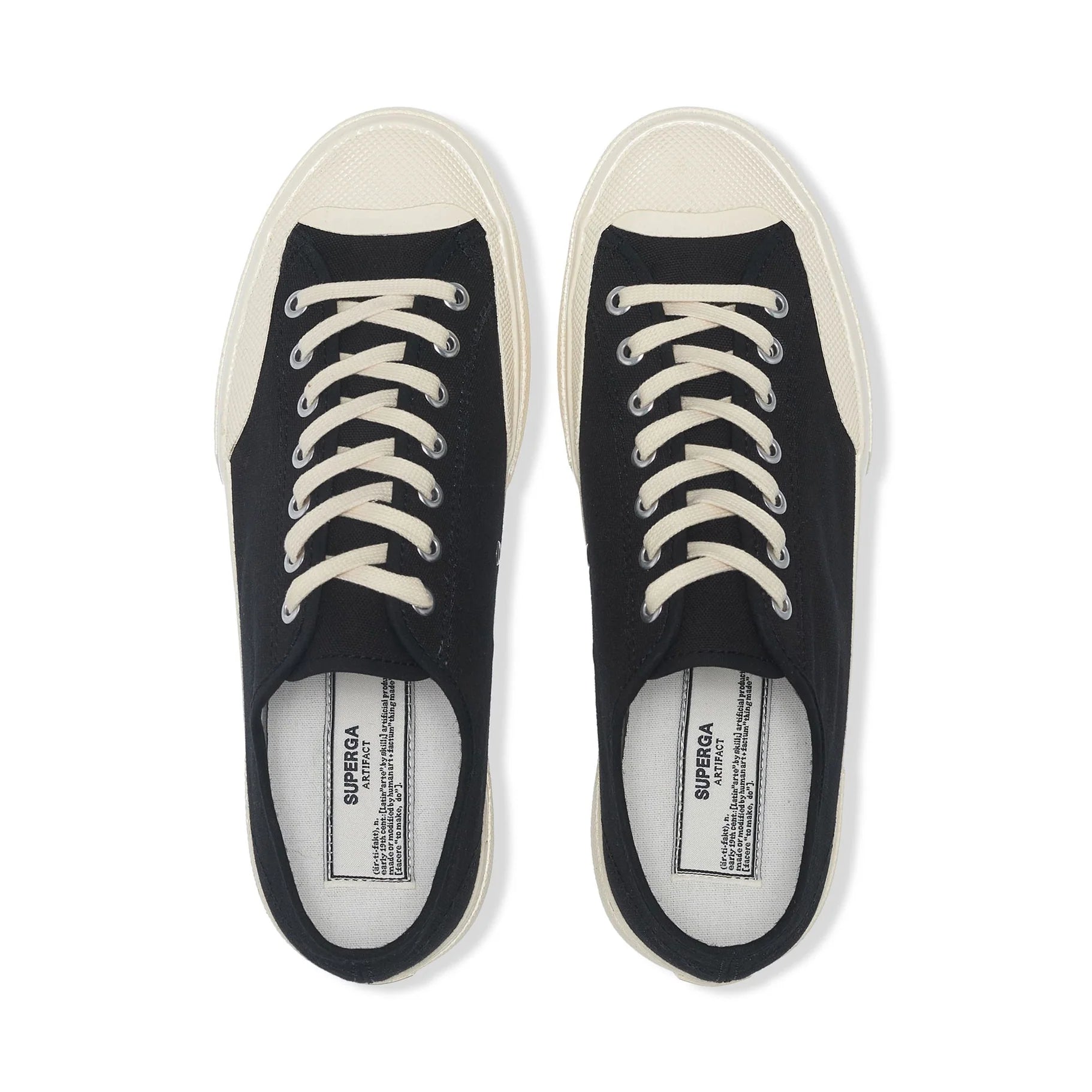 Vista dall’alto sneaker Superga low top nera