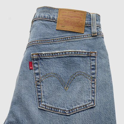 dettaglio tasca posteriore con patch Levi’s