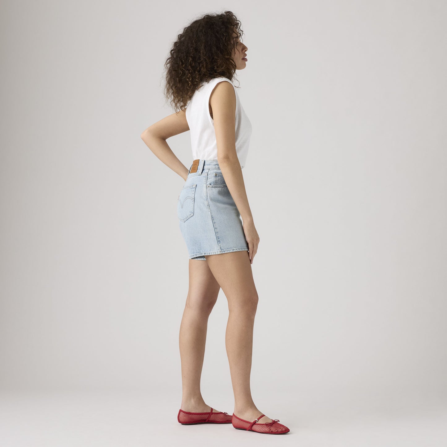 Profilo laterale short Levi’s baggy donna denim