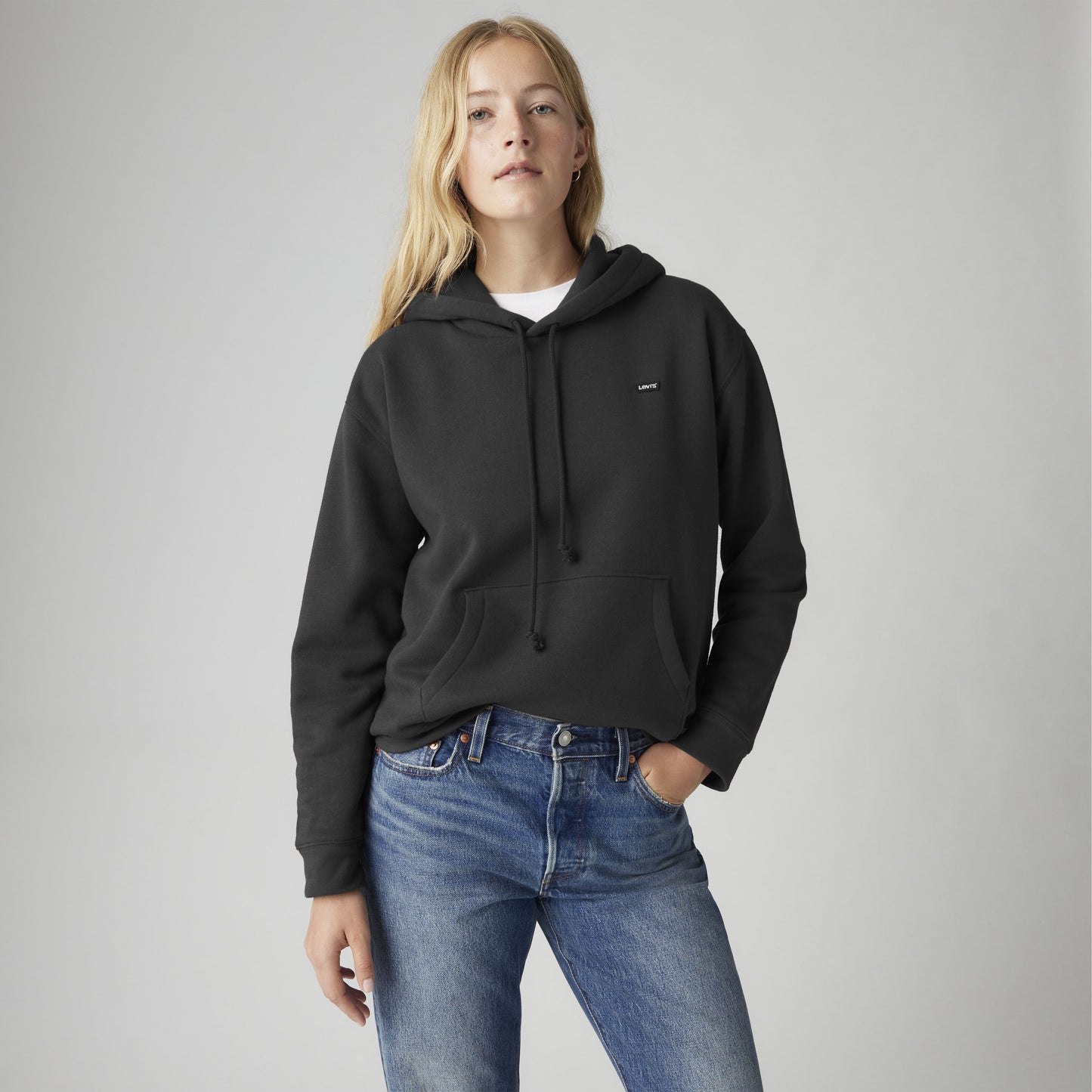 Felpa donna Levi’s con cappuccio nera Anthracite Night vista frontale