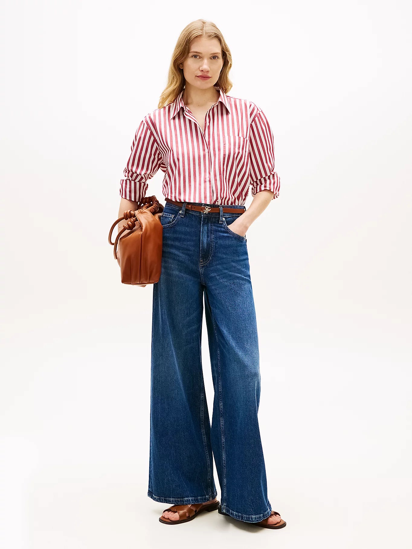 outfit donna camicia oversize Tommy Hilfiger con jeans
