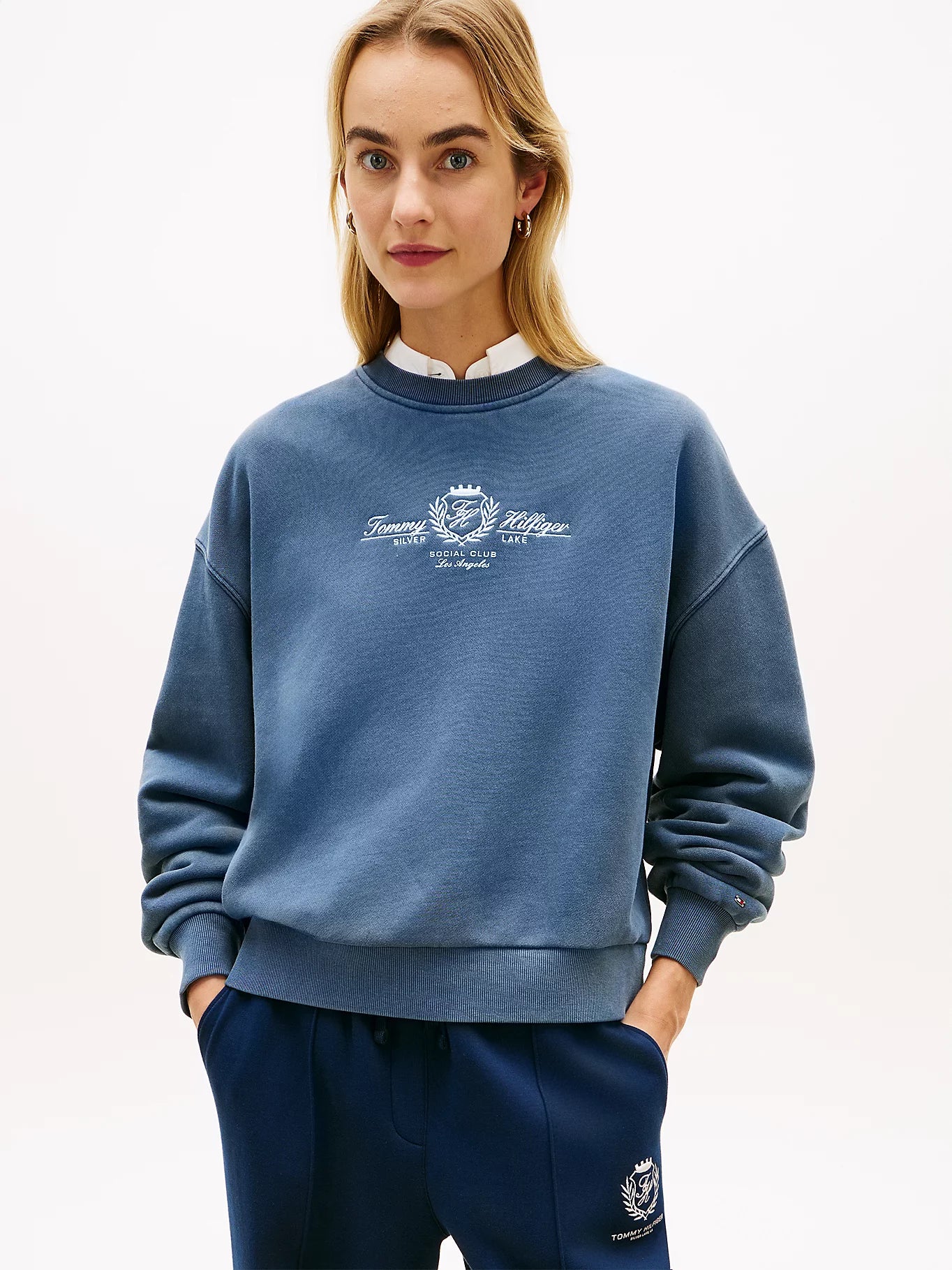 felpa donna Tommy Hilfiger blu relaxed fit con stemma ricamato