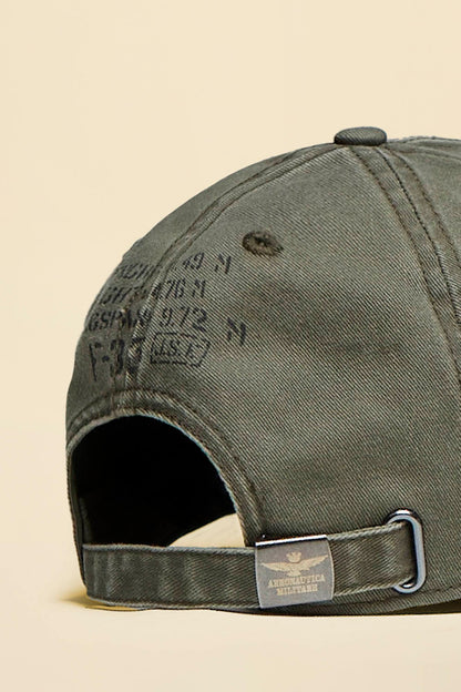 Dettaglio cappellino Aeronautica Militare fibbia regolazione